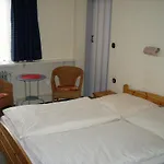 بيت ضيافة Domhotel 3*